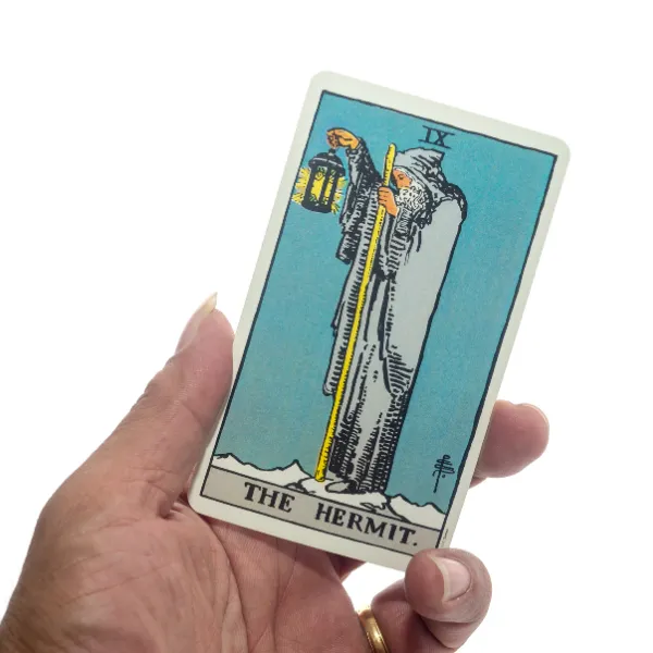 Ο Ερημίτης κάρτα ταρώ σημασία και ερμηνεία