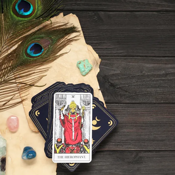 Ο Ιεροφάντης κάρτα ταρώ γάμος και σημασία