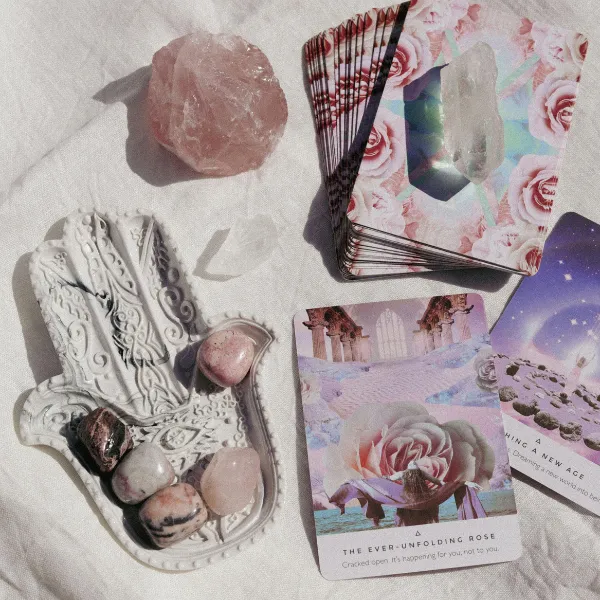 Κάρτες Ταρώ που χρησιμοποιούνται στη χαρτομαντεία για ερωτευμένους.